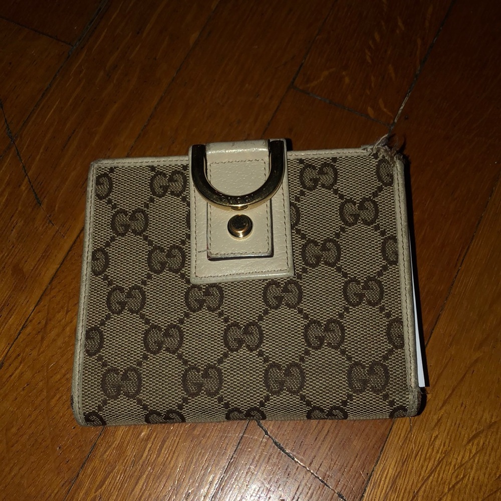 GUCCI wallet with lots of pockets